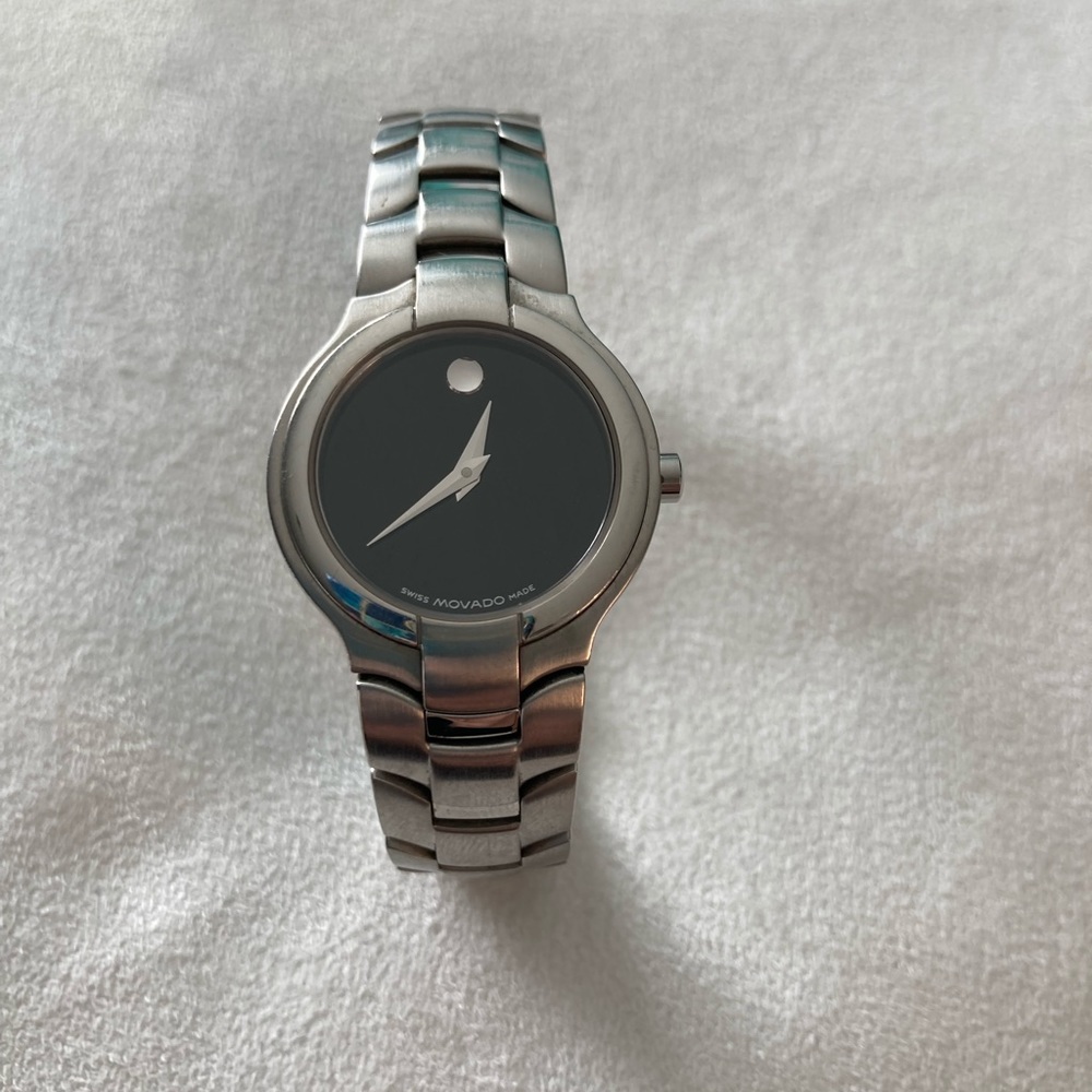 Authentic Movado Stainless Steel Museum Dial Ladies Wtach